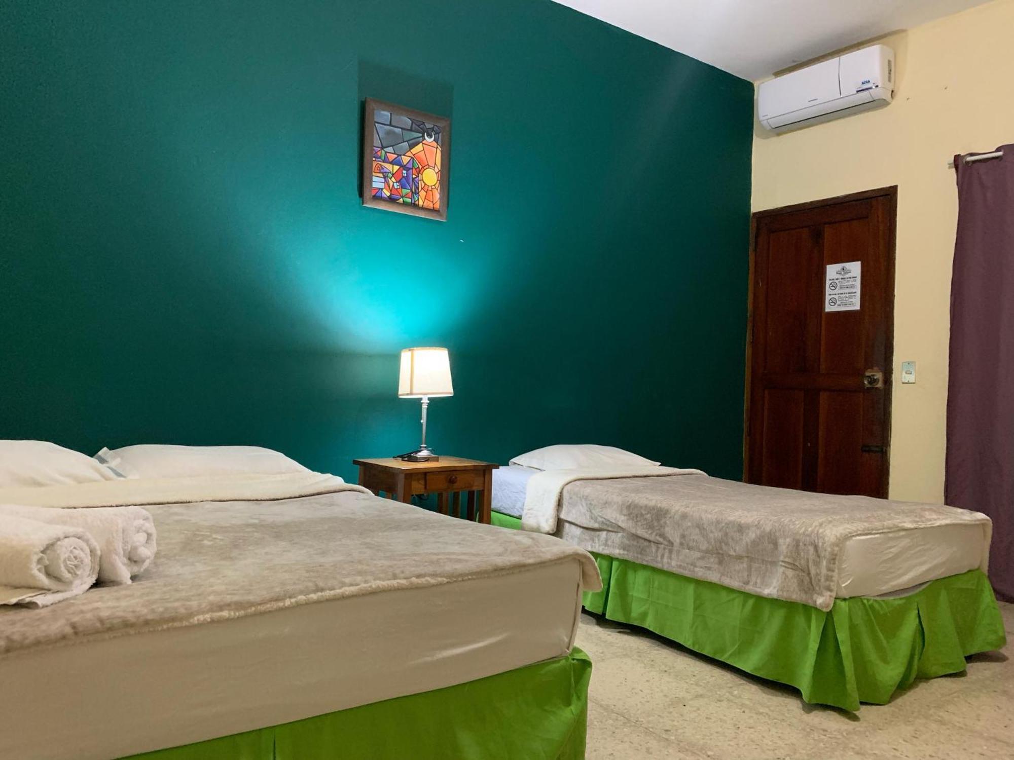 Hostal Fachente Леон Экстерьер фото