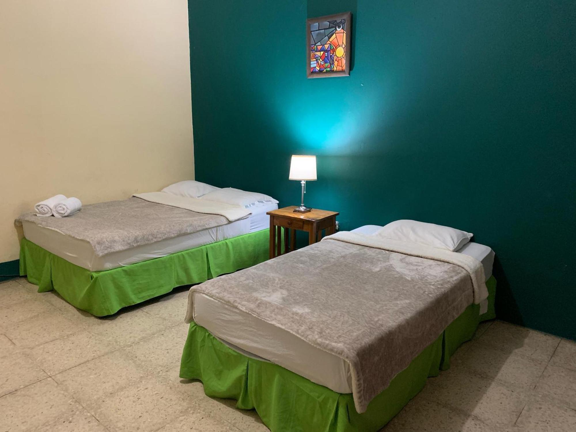 Hostal Fachente Леон Экстерьер фото