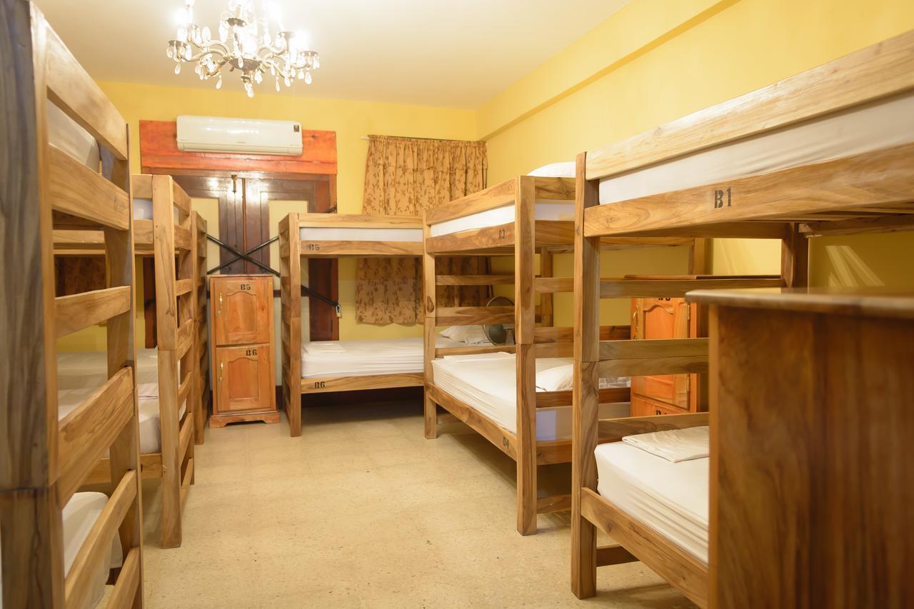 Hostal Fachente Леон Экстерьер фото